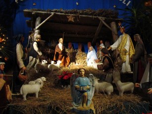 04567_Christmas_nativity_scene_at_the_Franciscan_church_in_Sanok,_2010